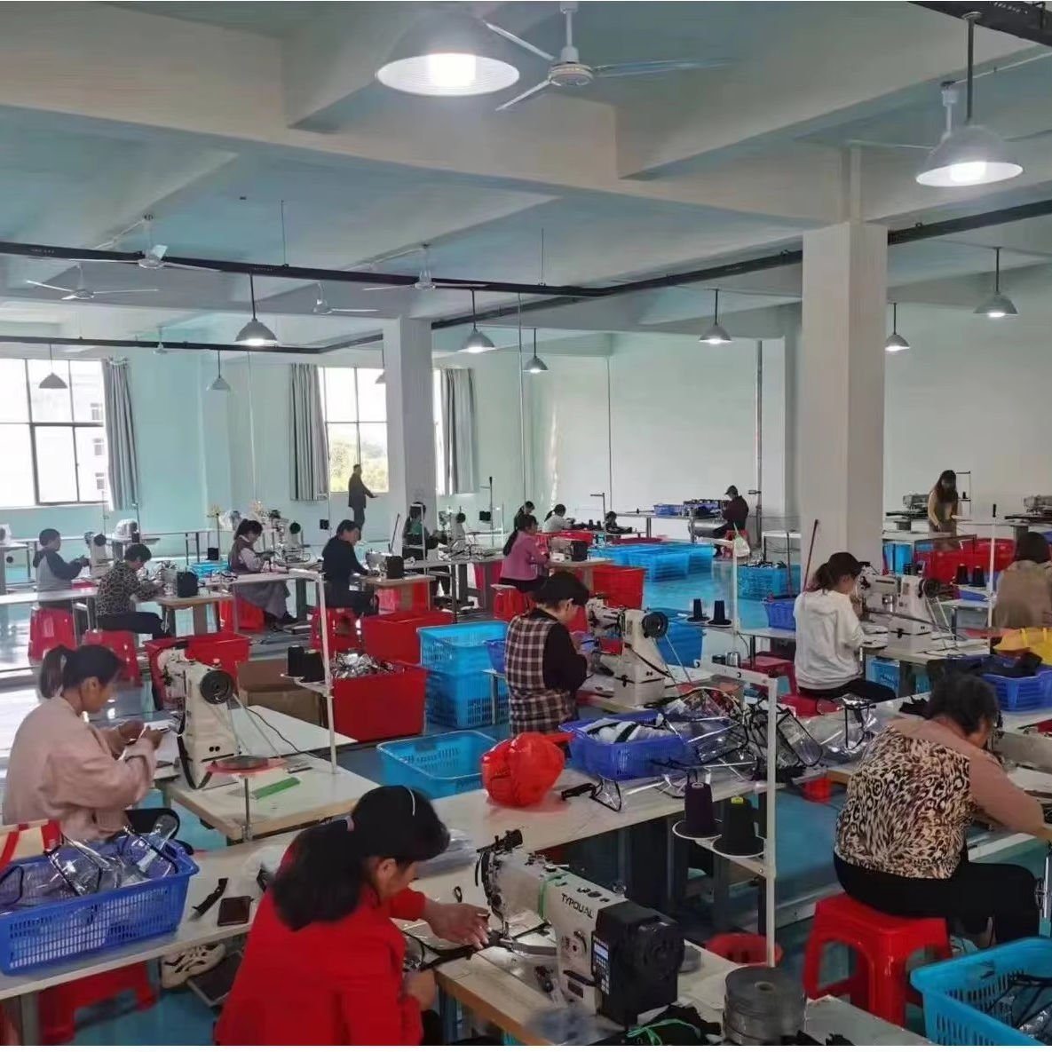 Fmosbag Intelligent Manufacturing Base - 1000㎡ Sports Bag Production Workshop with 30+ Skilled Workers - Fmosbag - Custom Sports Bags (cycling/camping/fitness)