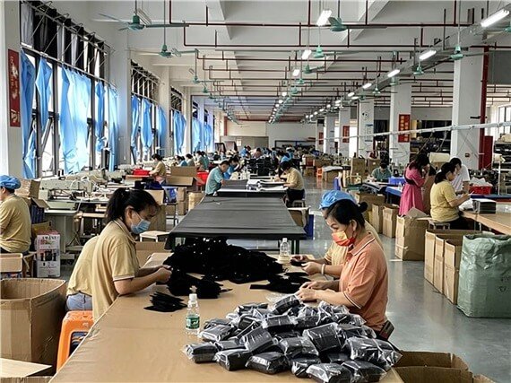 Skilled Workers Hand-assembling Custom Bike Bags at Fmosbag Oem Cycling Bag Factory in China - Fmosbag - Oem Bag Manufacturer & Custom Bag Factory - Fmosbag - Oem Bag Manufacturer & Custom Bag Factory