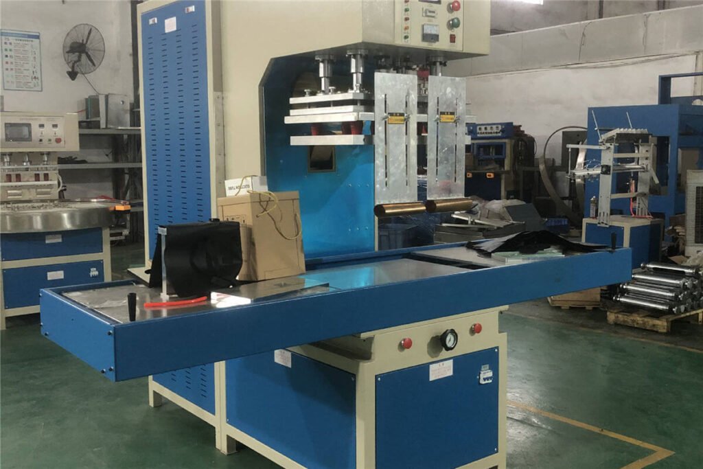 Rf High Frequency Welding Machine - Fmosbag - Oem Bag Manufacturer & Custom Bag Factory - Fmosbag - Oem Bag Manufacturer & Custom Bag Factory Rf High Frequency Welding Machine in Factory for Welding Tpu Seams on Waterproof Camping Dry Duffel Bags - Fmosbag - Oem Bag Manufacturer & Custom Bag Factory - Fmosbag - Oem Bag Manufacturer & Custom Bag Factory