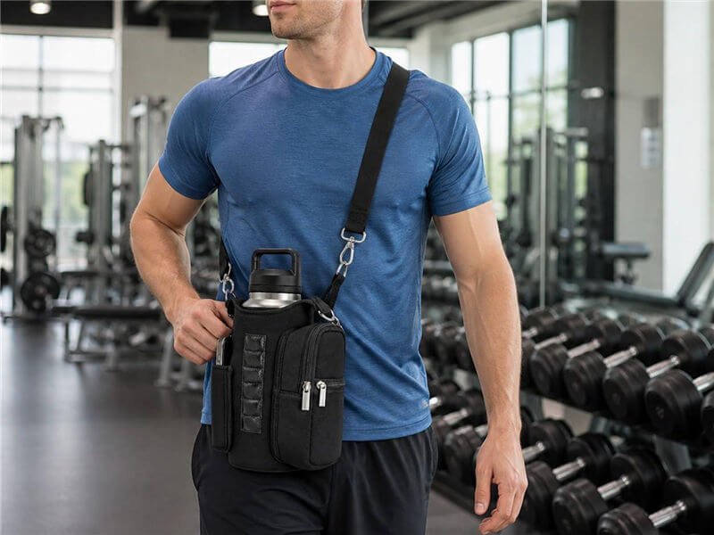 Crossbody Bag with Magnetic Closure - Oem Wholesale - Fmosbag - Oem Bag Manufacturer & Custom Bag Factory - Fmosbag - Oem Bag Manufacturer & Custom Bag Factory Crossbody Bag with Magnetic Closure Worn at Gym, One-handed Open - Fmosbag - Oem Bag Manufacturer & Custom Bag Factory - Fmosbag - Oem Bag Manufacturer & Custom Bag Factory