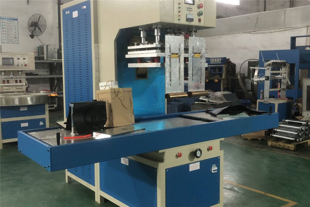 Rf High-frequency Welding Waterproof Seams on Custom Sports Bags in Factory - Fmosbag - Oem Bag Manufacturer & Custom Bag Factory - Fmosbag - Oem Bag Manufacturer & Custom Bag Factory